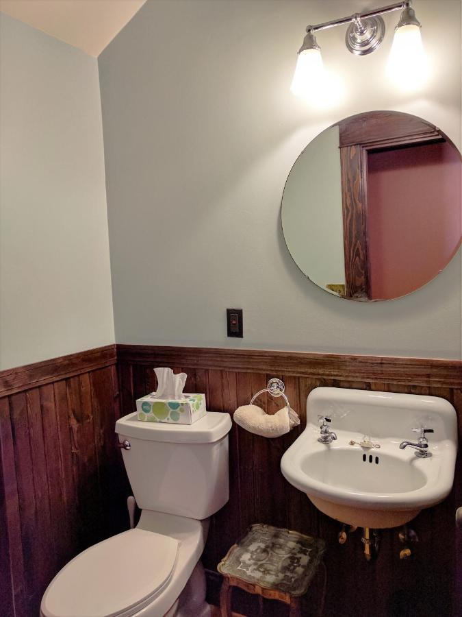 Bluebird Inn 2*